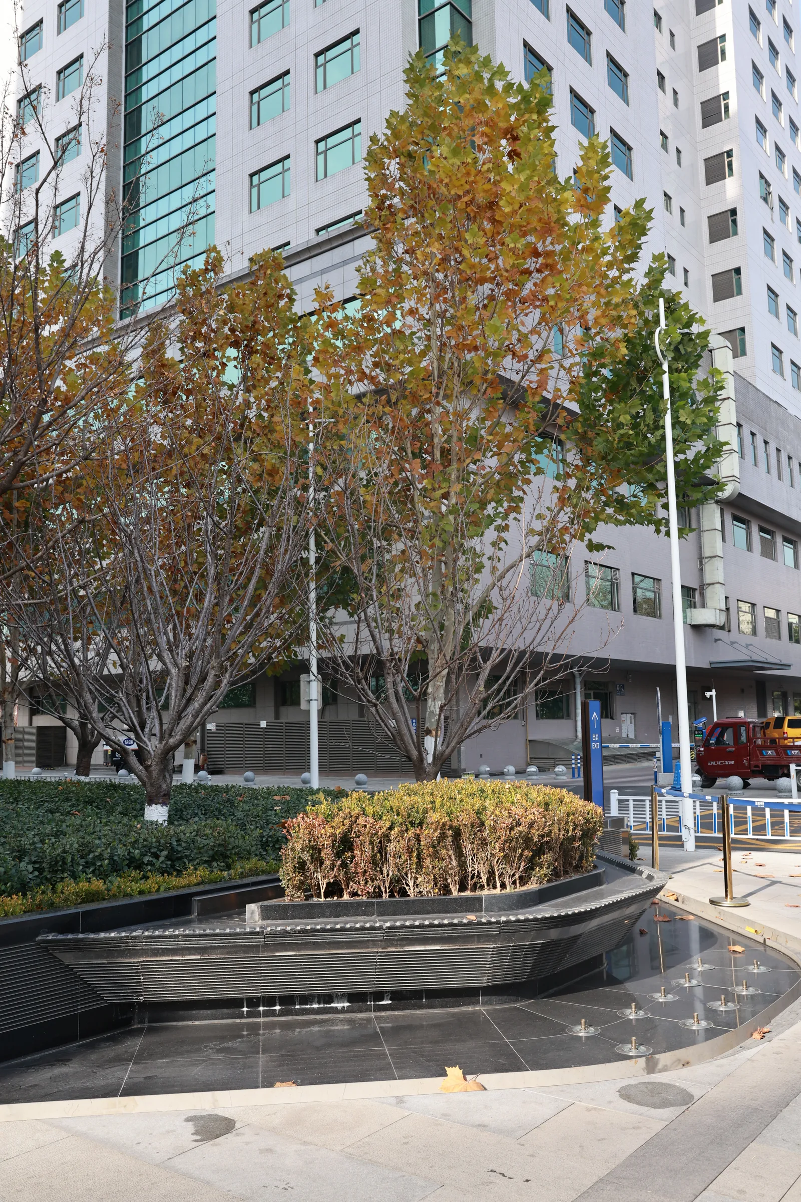 Corner planting at Beijing Hevol Tower
