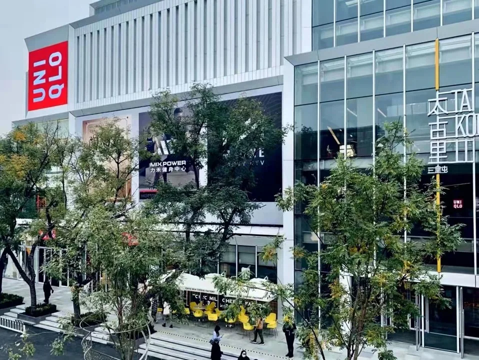 Retail frontage and planting at Beijing Sanlitun West