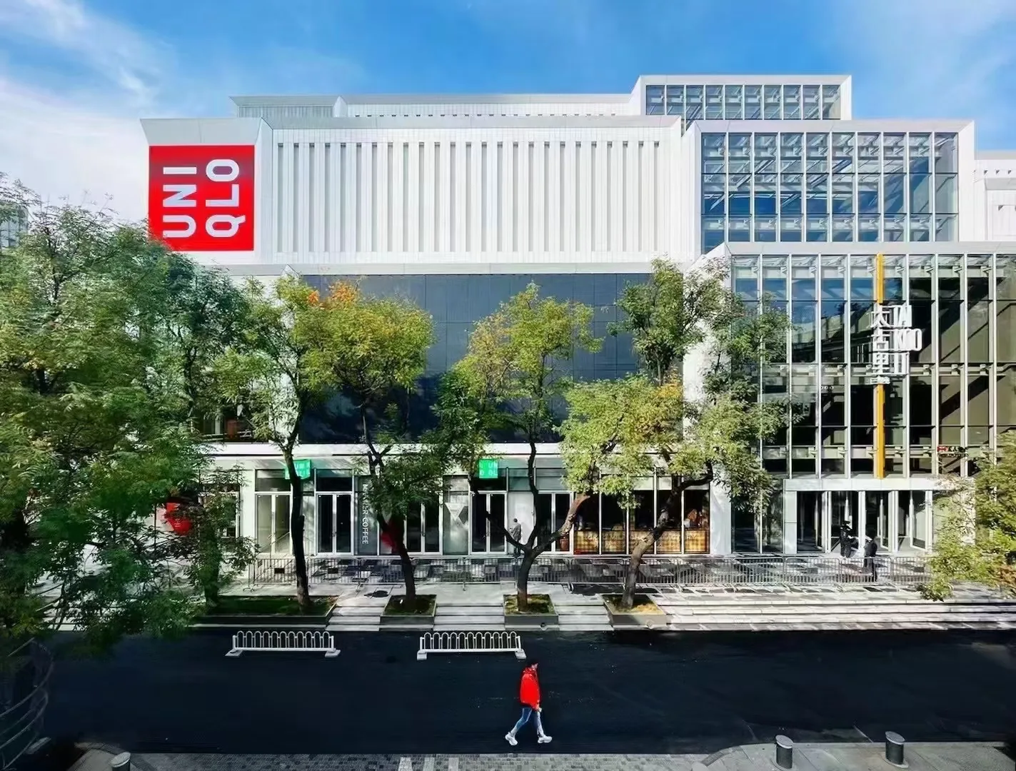 Retail frontage and street planting at Beijing Sanlitun West
