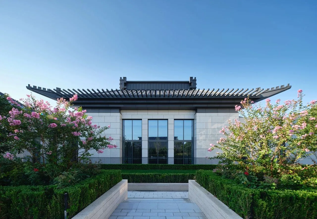 Flowering courtyard at Beijing Universal Studio NUO Hotel