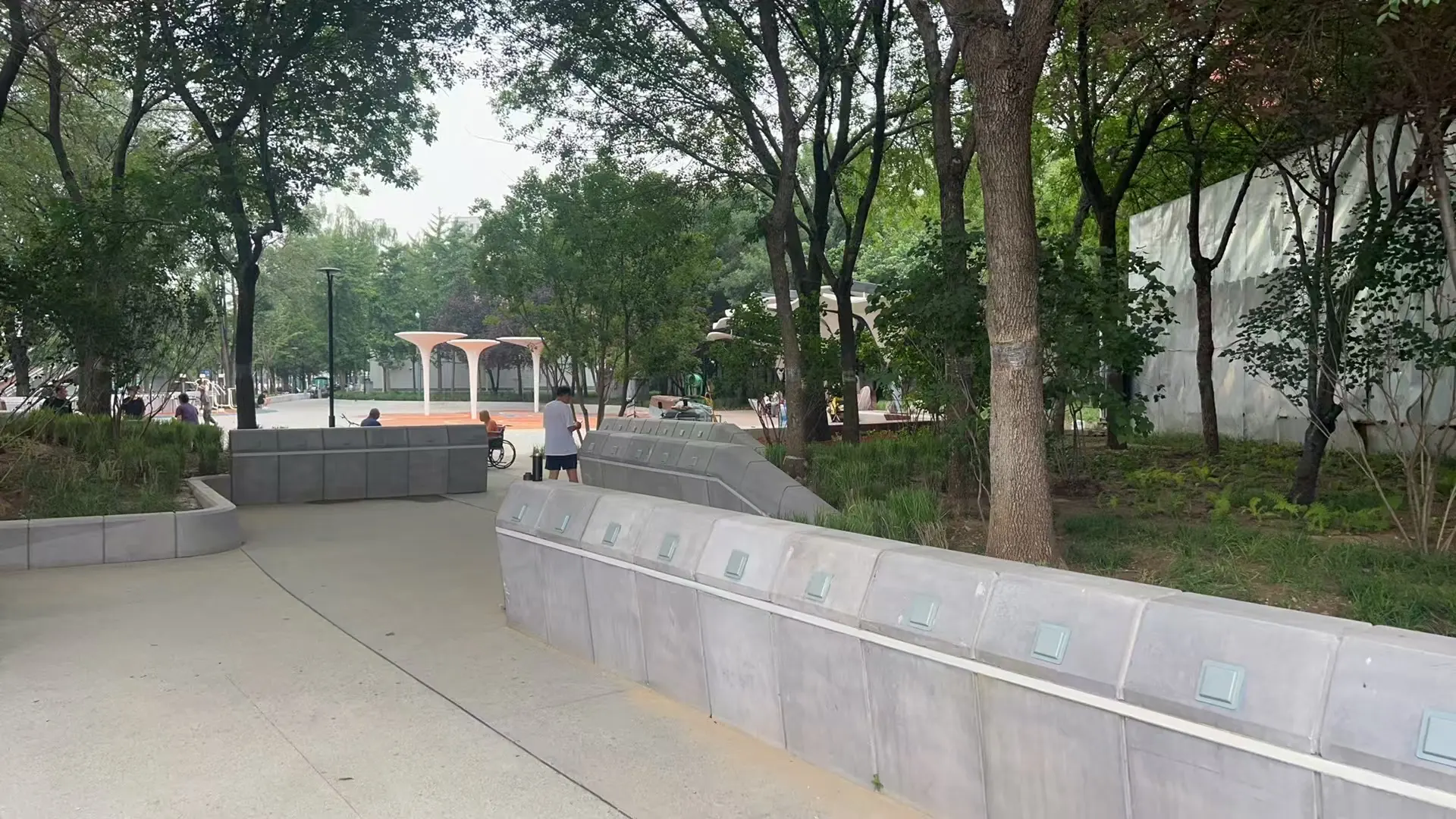 Pedestrian corridor along Zhongguancun Street