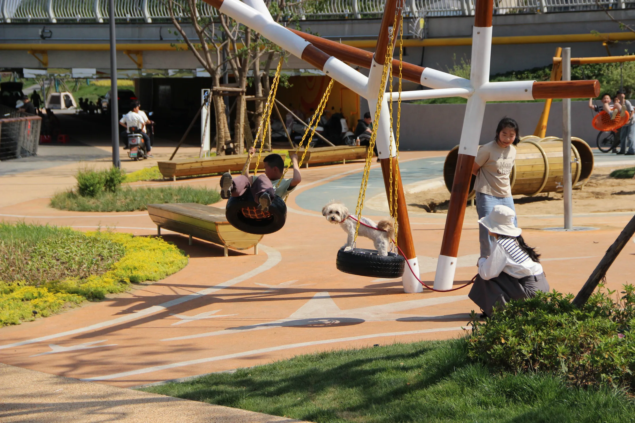 Riverfront play space at Changzhou Changbei Riverfront Landscape Belt