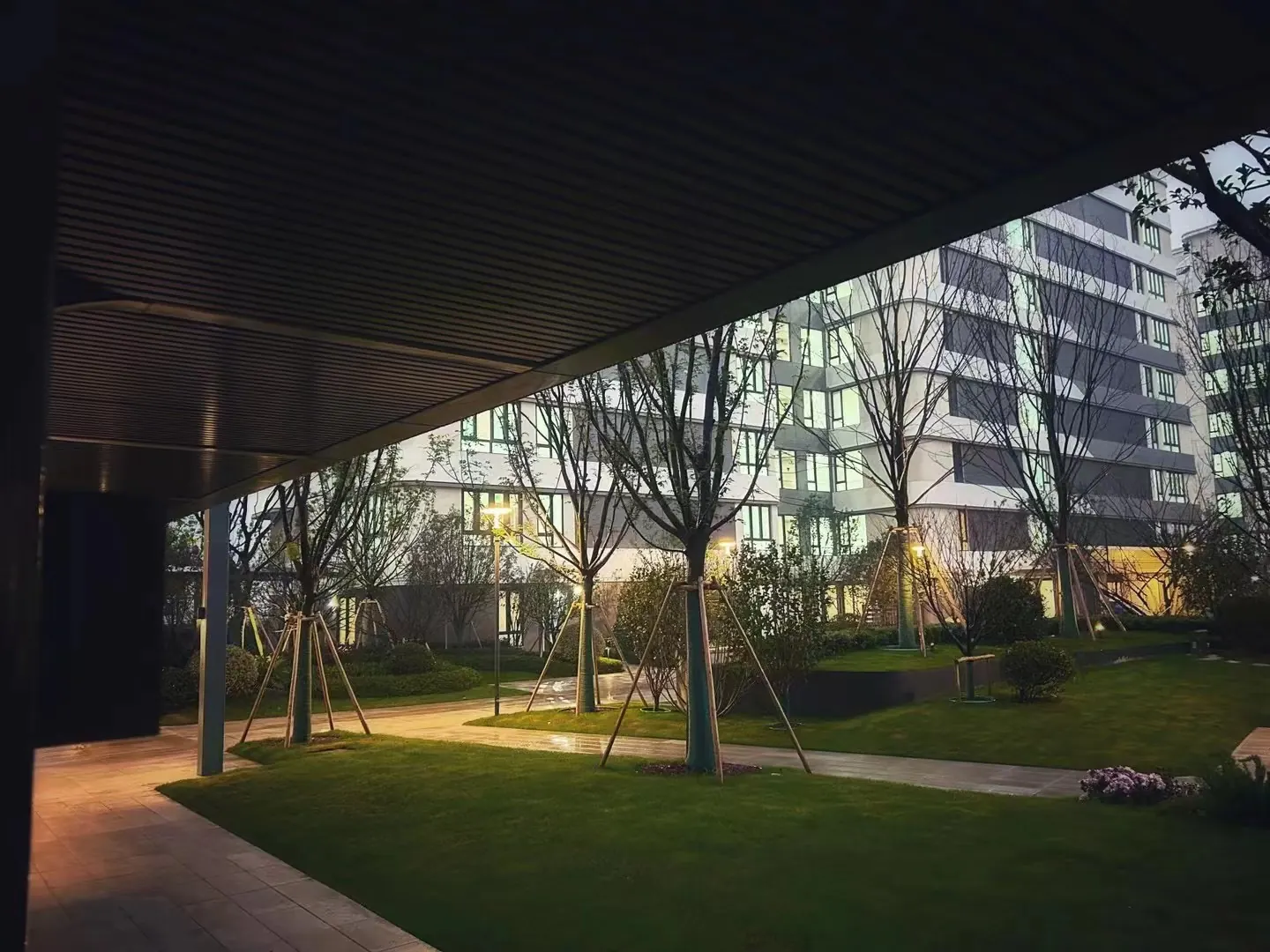 Shaded courtyard at Chengdu Taikang Southwest Healthcare Center