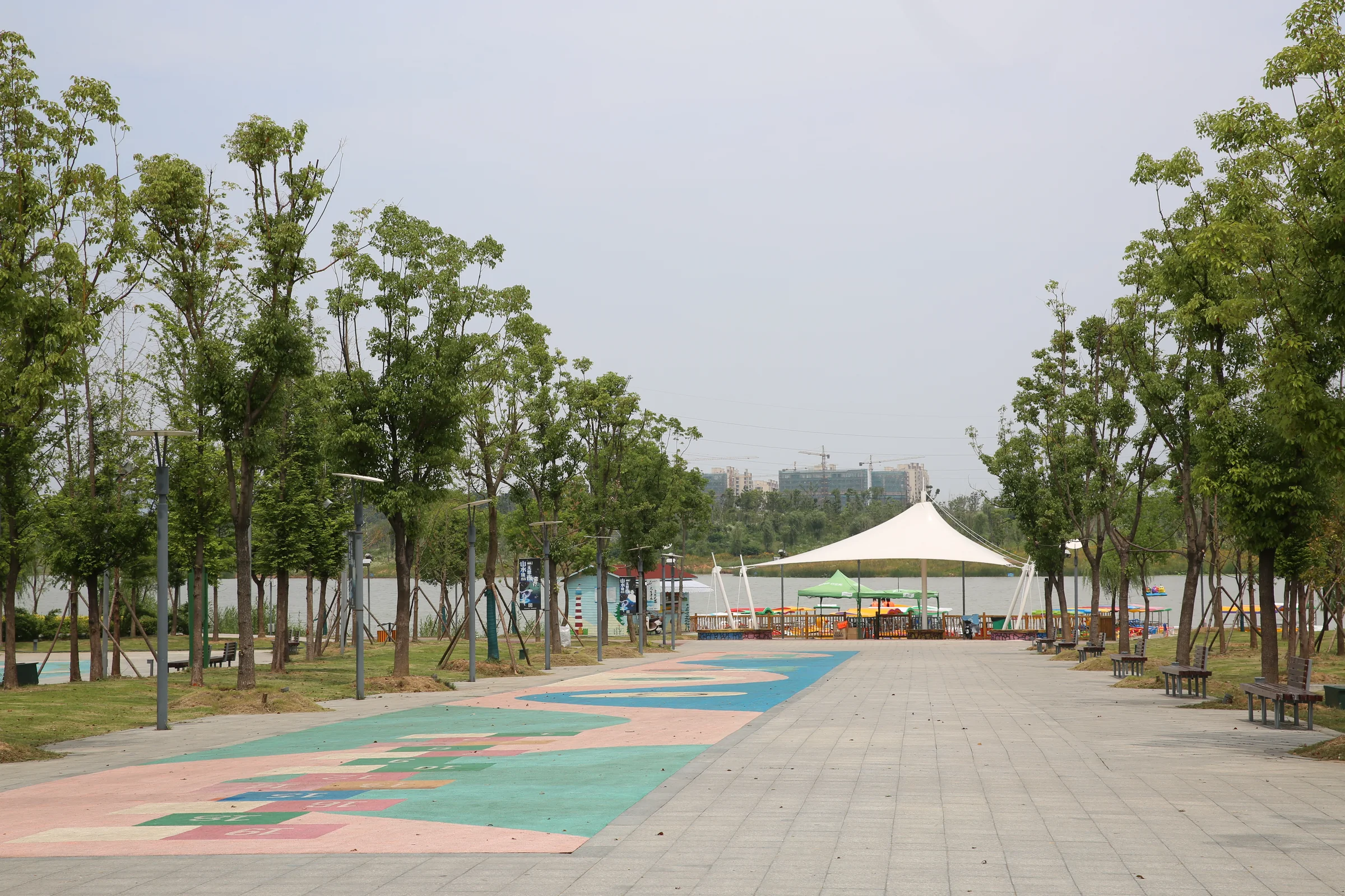 Event promenade at Nanjing Xingzhuang Reservoir Public Park