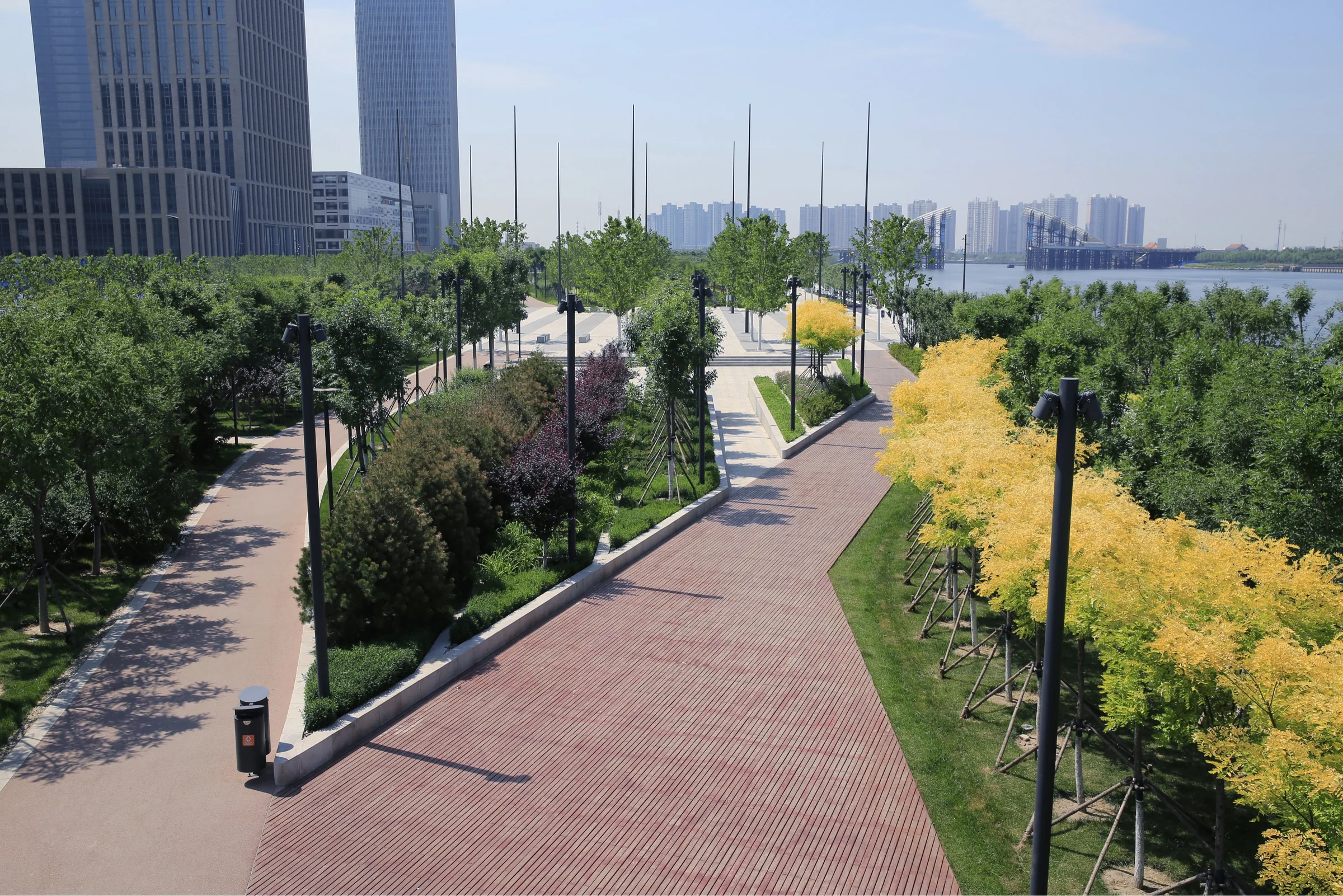 Linear promenade at Tianjin Yujiapu Riverfront Park