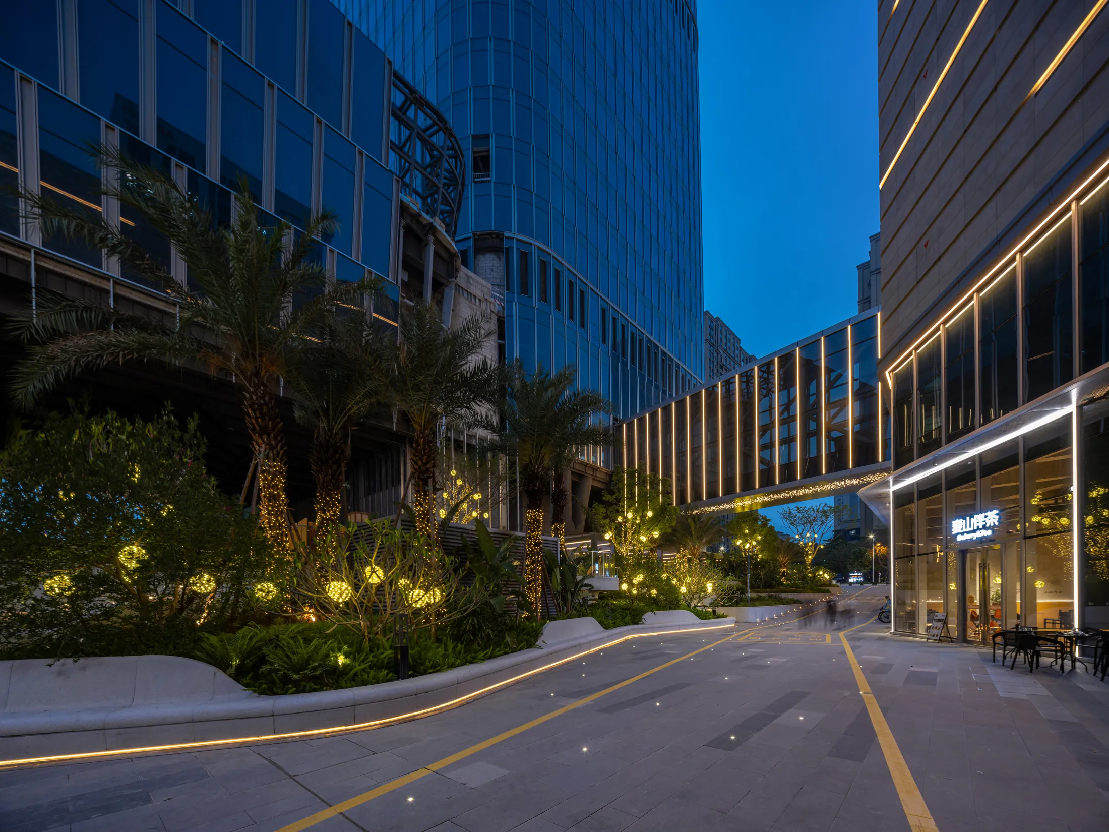 Planted street at Xiamen Zhongjiao Jimei City Center